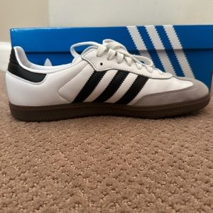 Men’s Samba OG size 8 (women’s size 9.5ish)